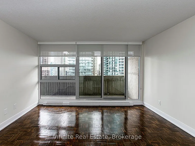 33 Isabella St #814 — Photo 2