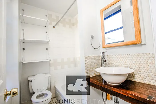 Rented by Jonis Realty | media 11