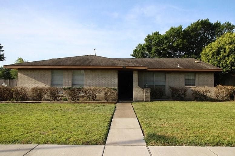 1st image of 1802 Lewis Dr