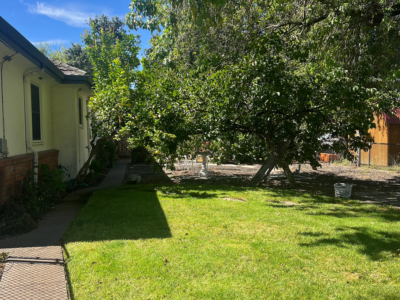 3 bed, 1.5 bath, 1562 sqft, $3,950 — Photo 2