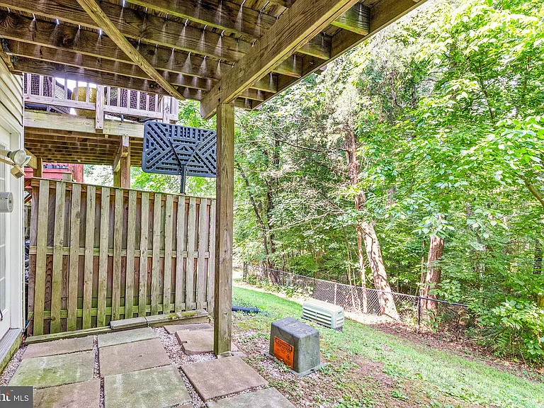 10032 Moxleys Ford Ln — Photo 40