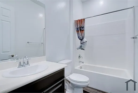 209 Coltrane Canyon Ave — Photo 1
