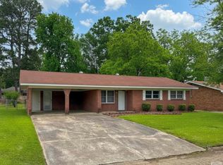 207 W Greenfield Dr, Wake Village, TX 75501