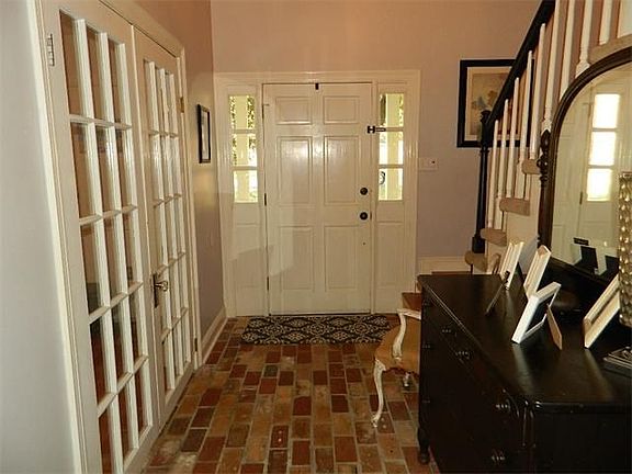 5th image of 404 Evergreen Dr