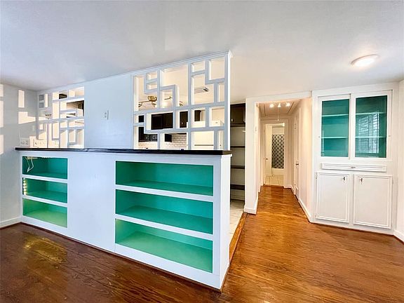 4th image of 629 E 11th St APT 1-2
