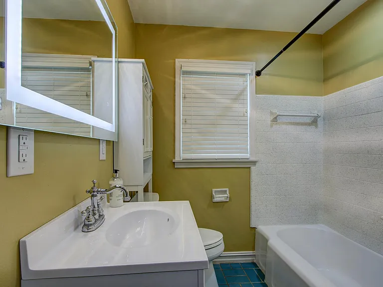 4252 S Cincinnati Ave — Photo 7