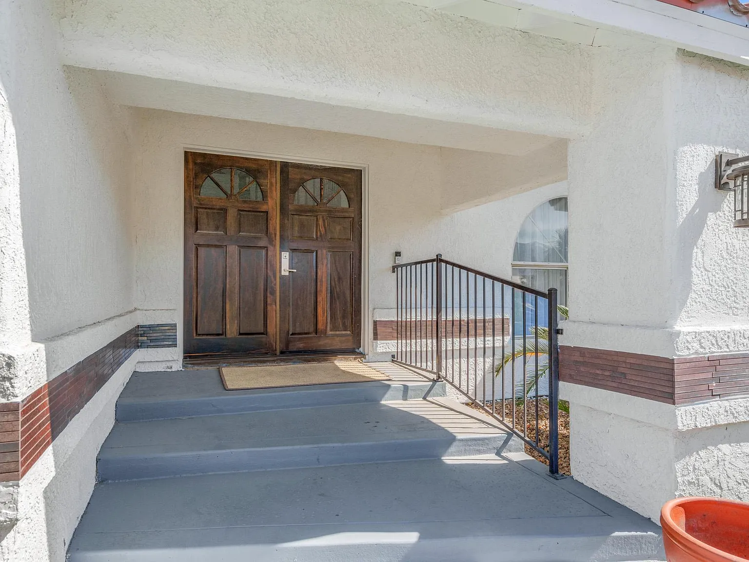 4 bed, 2789 sqft, $7,500 — Photo 2