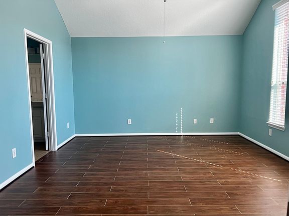 5th image of 202 King William Dr