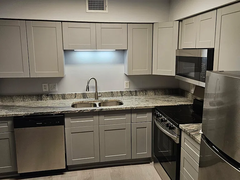 415 Cambridge Cir #E-2 — Photo 2