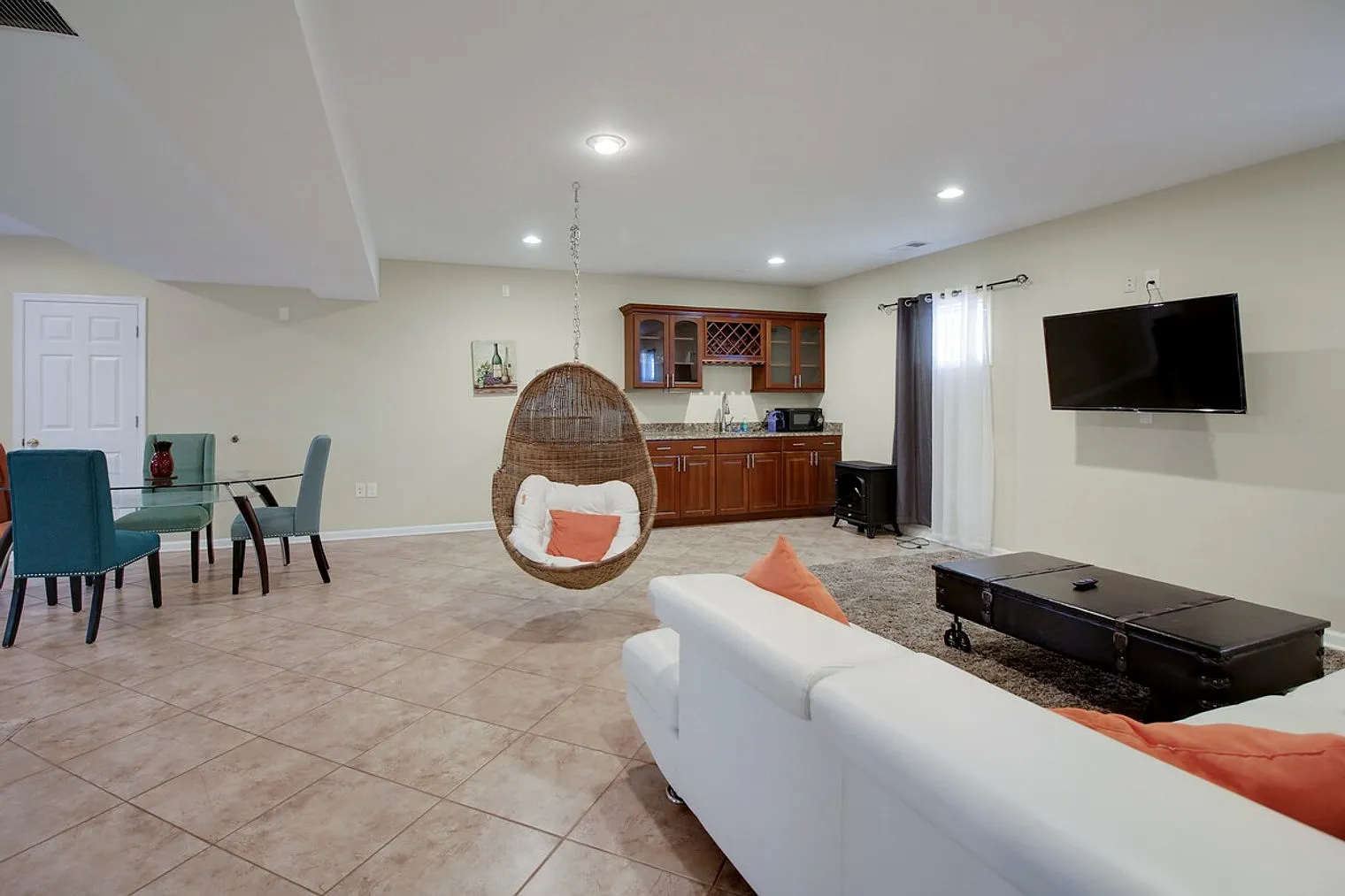 5 bed, 5.5 bath, $13,857 — Photo 2