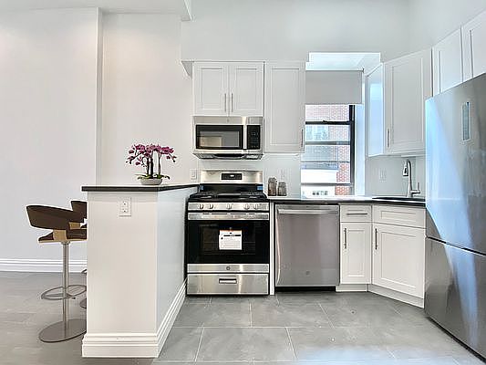 5th image of 12 W 85th St Penthouse D