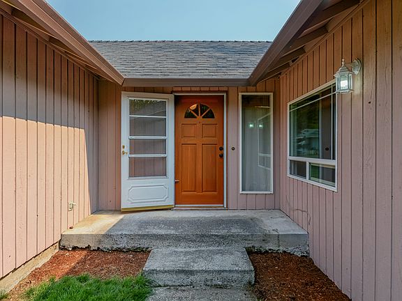 3rd image of 2605 SE Briarwood Dr