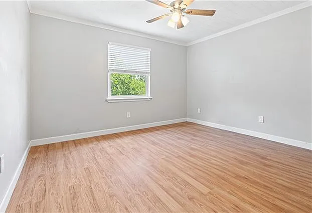 421 Holy Cross Pl — Photo 8