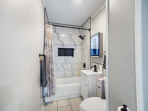 4th image of 19 Randall St Floor 2