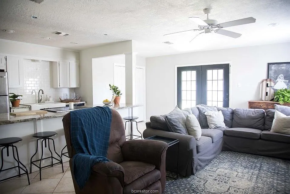 4 bed, 1222 sqft, $1,800 — Photo 3