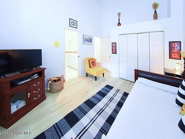 101 Island Grove Dr — Photo 32