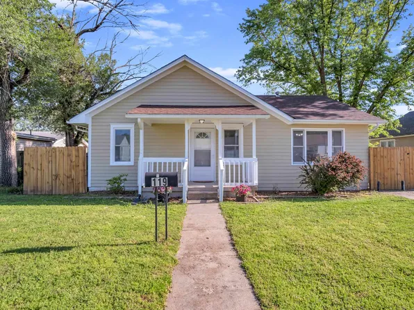 119 SW 6th St, Newton, KS 67114