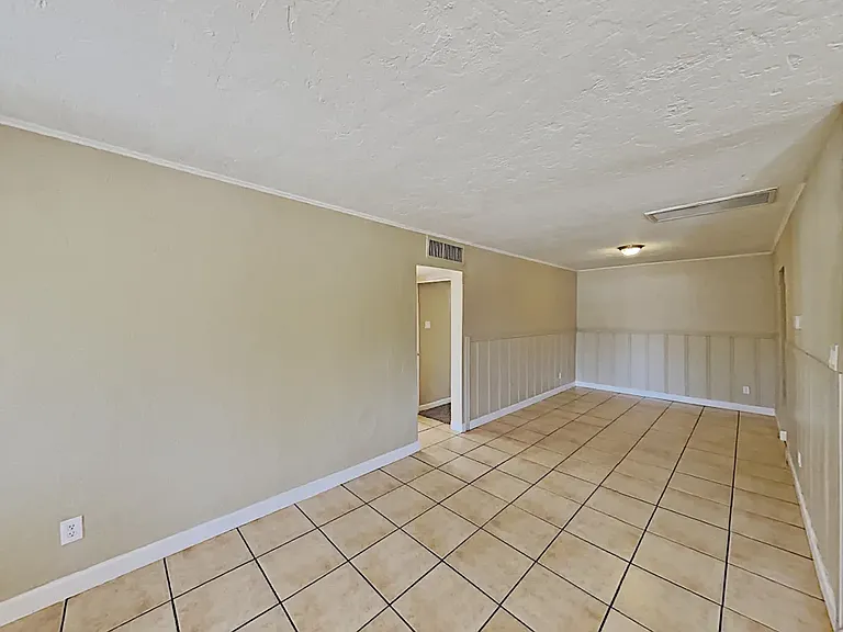 2813 N Greenfield Rd — Photo 1