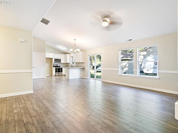 3rd image of 2060 Greenleaf Dr