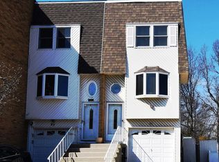 61 Daffodil Ct, Staten Island, NY 10312