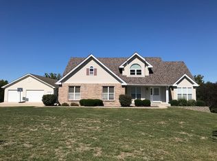 2440 Country Pointe Ln, Wentzville, MO 63385
