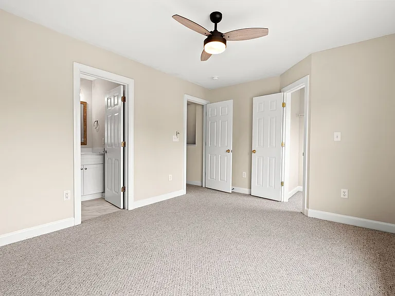 904 Edgewater Cir — Photo 13