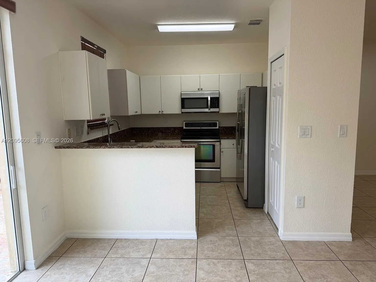 Century Gdns/Tamiami E — Photo 4