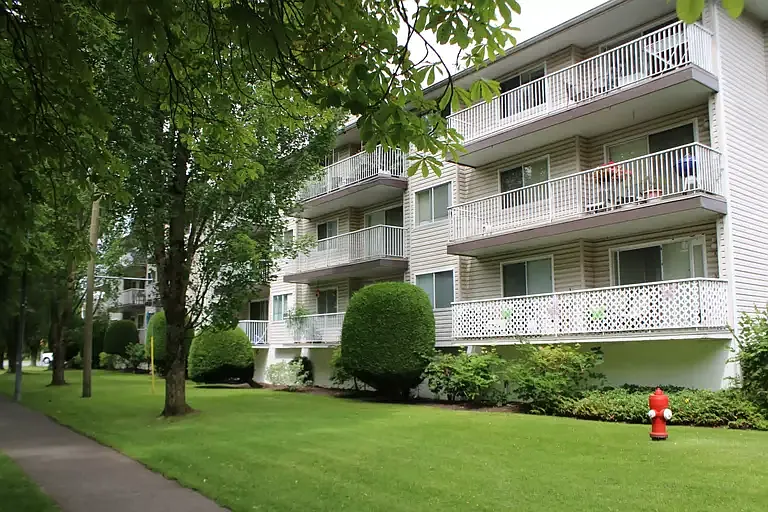 2 bed, 1.0 bath, 890 sqft, $1,695 — Photo 2