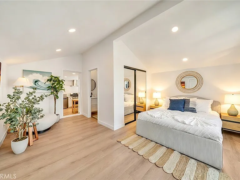 920 W Balboa Blvd — Photo 21