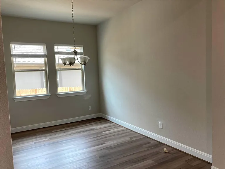 133 Birkshire Dr — Photo 2