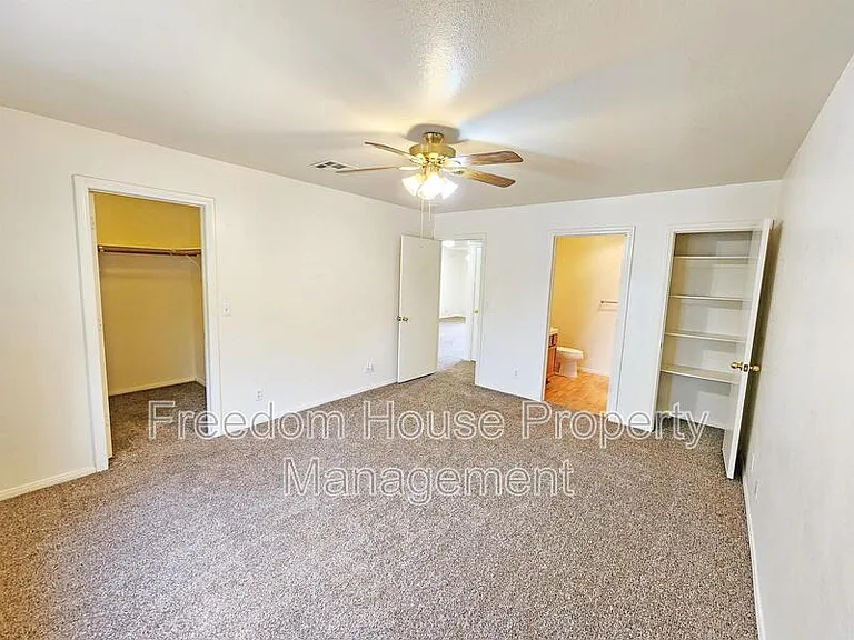561 Bourbon St #B — Photo 14
