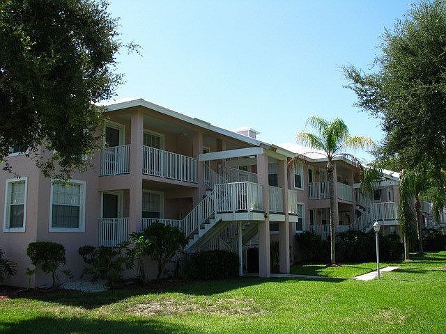 1st image of 960 Huron Ct #9