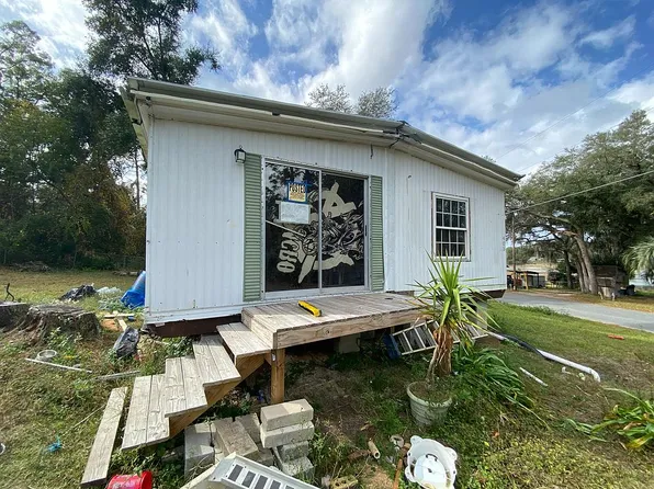 17396 SE 65th St, Ocklawaha, FL 32179