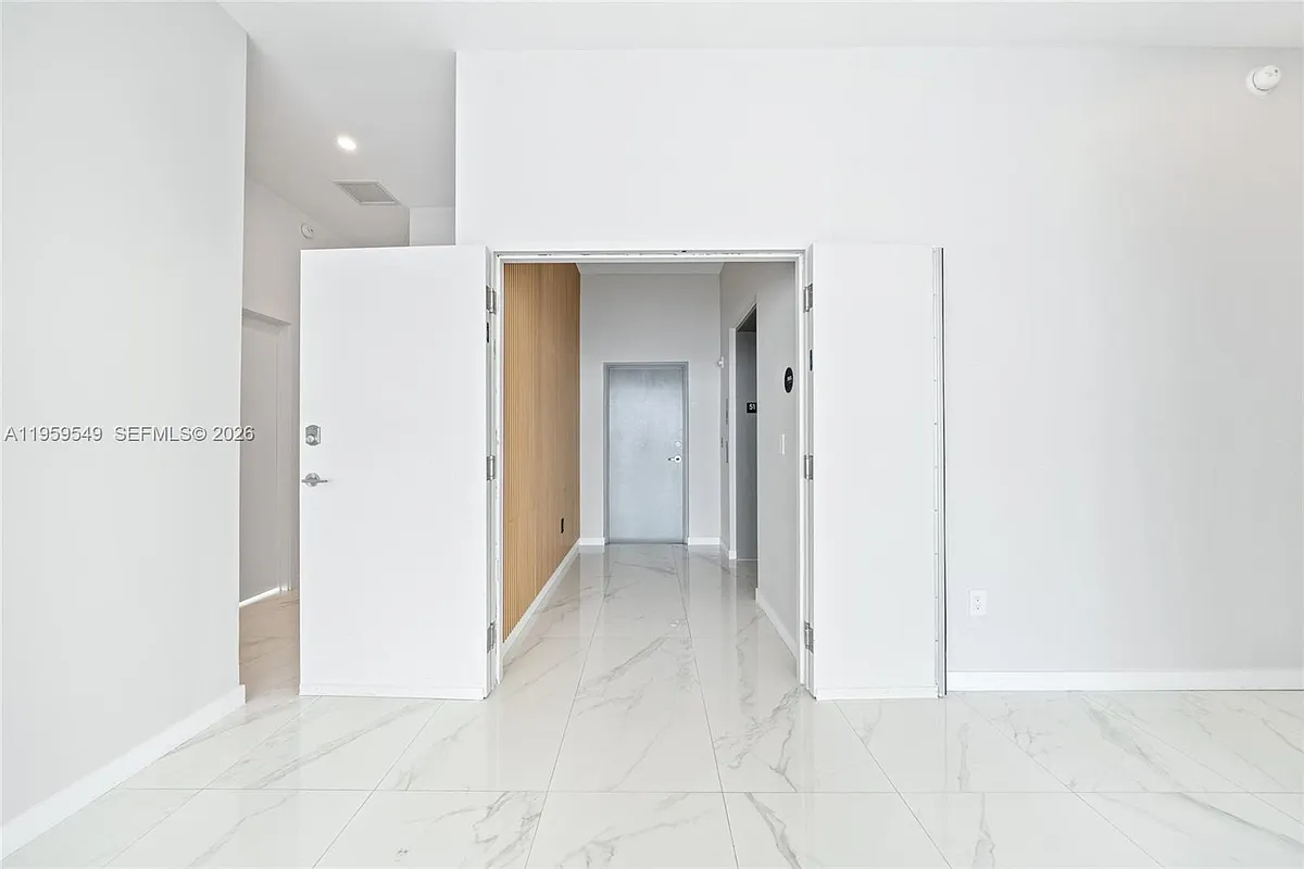 Building Photo - 480 NE 31st St #Penthouse 5101