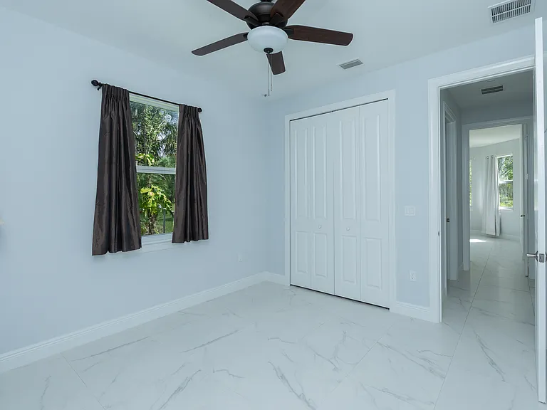 260 Price St — Photo 24