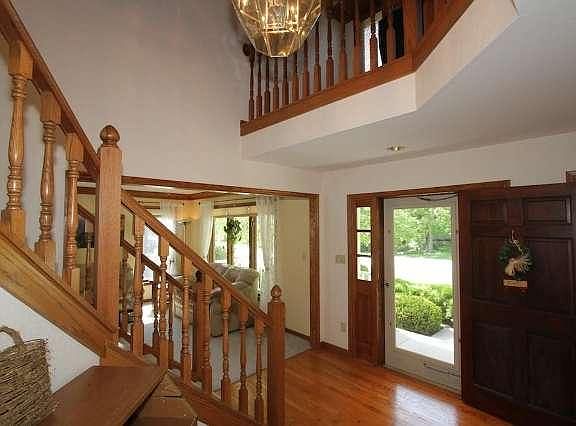 Grand foyer w/open staircase!