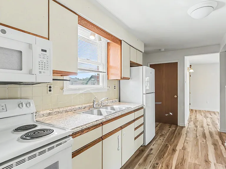 801 Bridge St — Photo 7