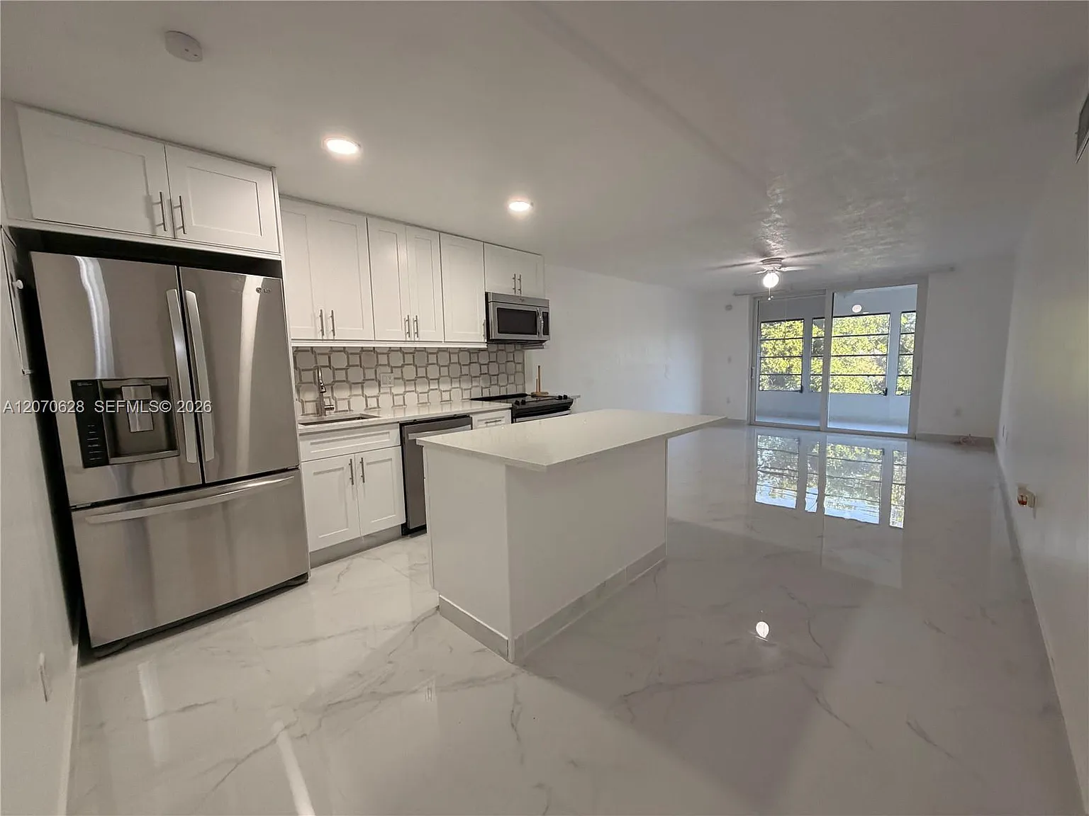 Omega Condo No 2 — Photo 1