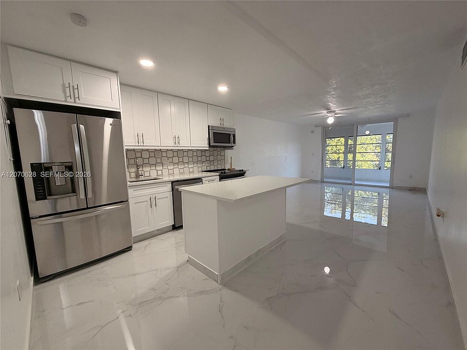 1st image of 7000 NW 17th St APT 320