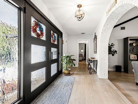 4th image of 8621 CLASSIC OAKS LN