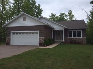 2810 Granite Pointe Dr, Marquette, MI 49855