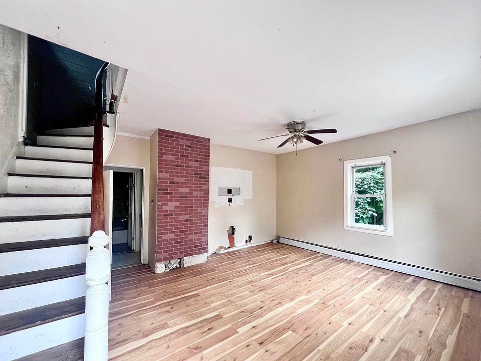 2nd image of 208 Thorne St