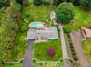 52 Lauderdale Dr, Trumbull, CT 06611