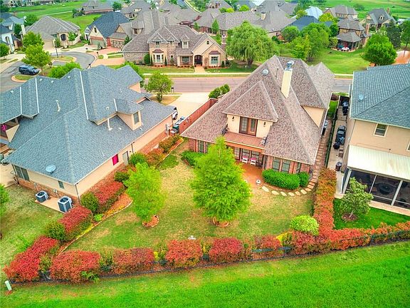 3rd image of 16605 Little Leaf Ln