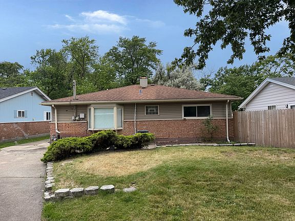 3rd image of 17331 Community St