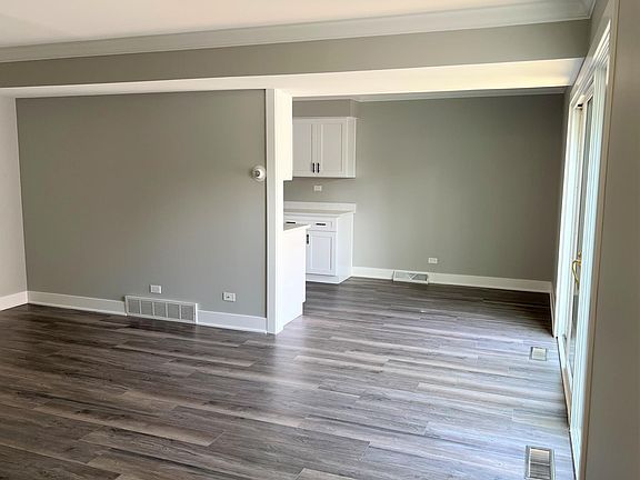 4th image of 1305 S River St #111
