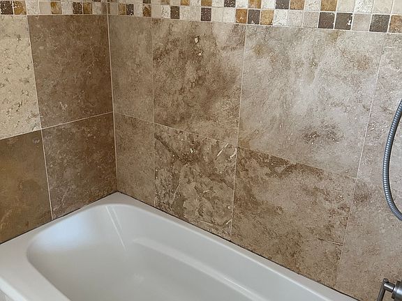 Bathroom tub/shower.