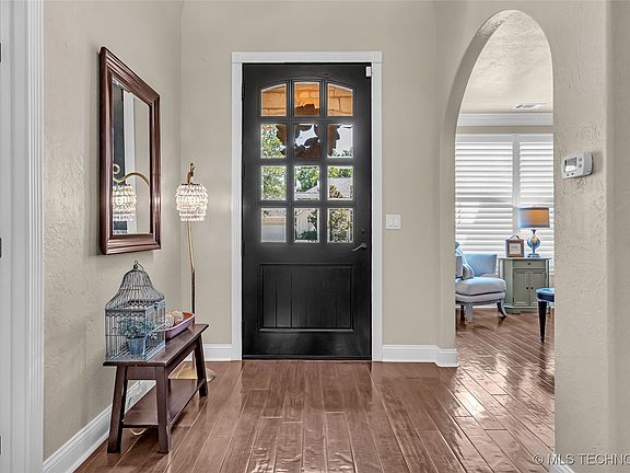 4th image of 2419 Portico Ave