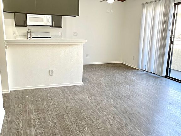3rd image of 14755 Victory Blvd APT 202