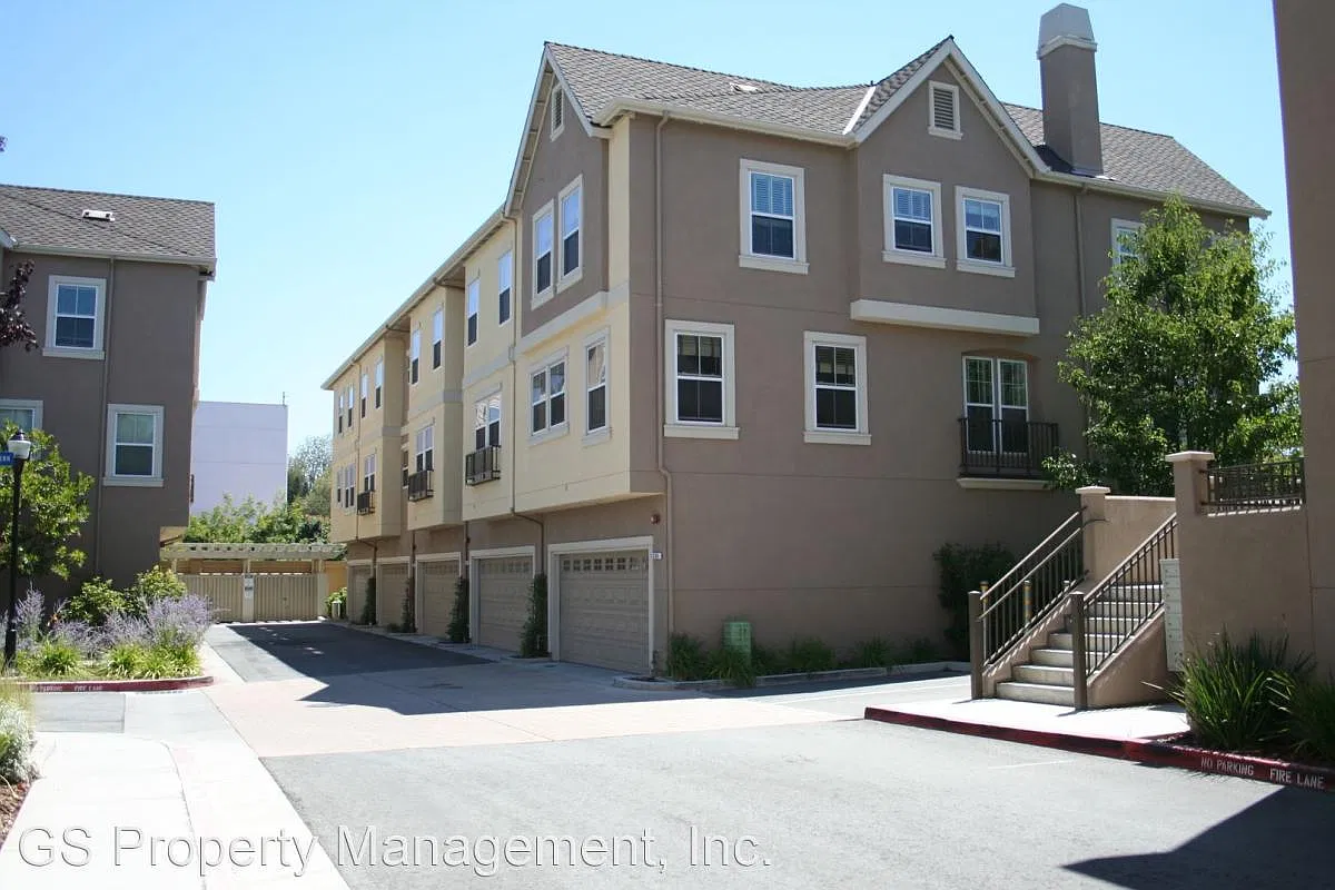 3 bed, 2.5 bath, 1679 sqft, $3,950 — Photo 1